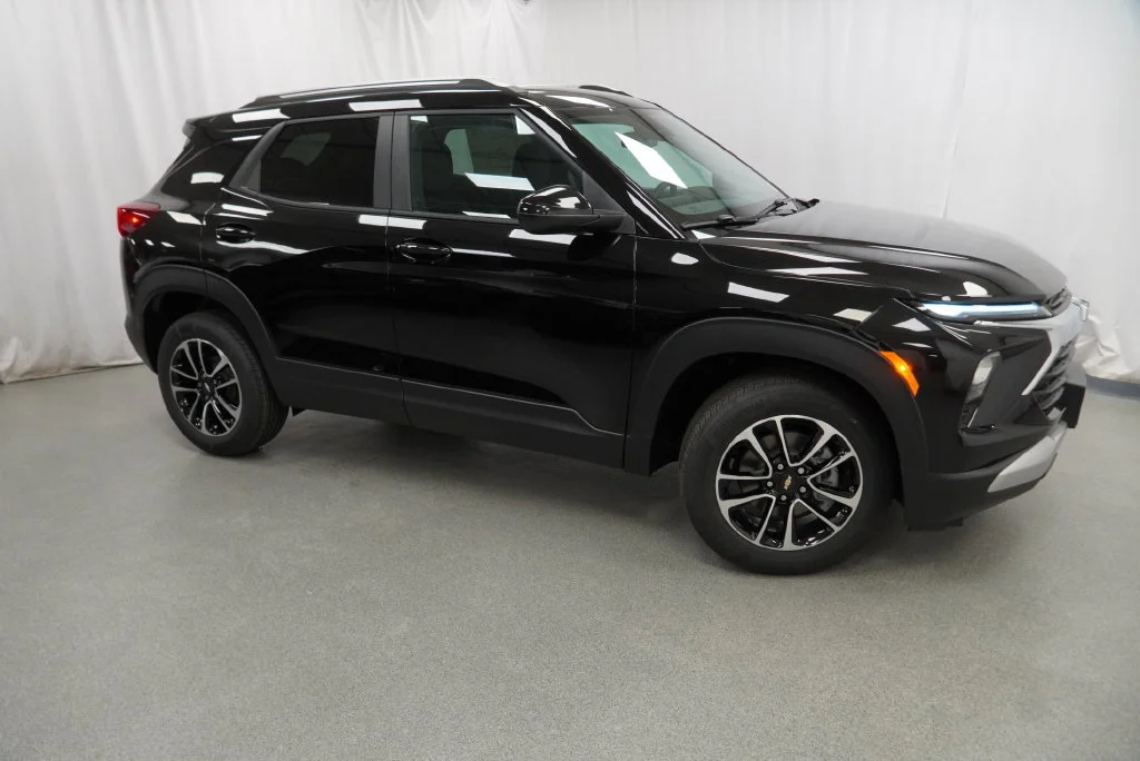 New 2026 Mosaic Black Metallic Chevrolet LT image 13