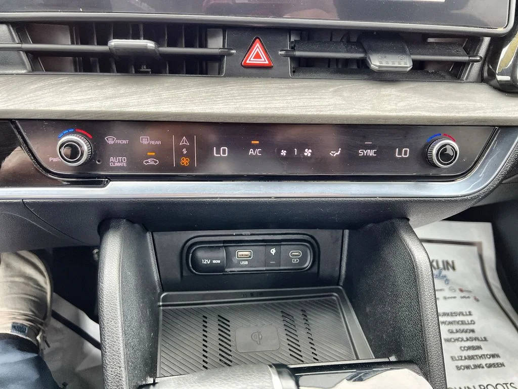 Used 2025 White Kia X-Line image 21