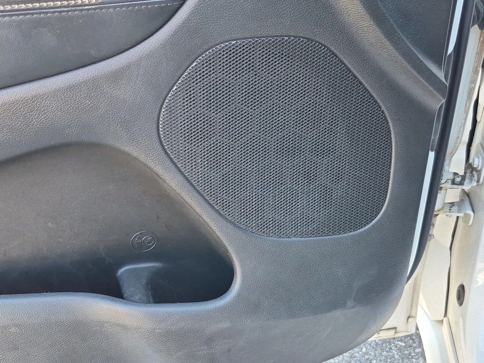 Used 2018 Bright White Clearcoat Jeep Altitude image 16