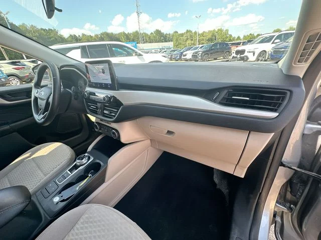 Used 2022 Silver Ford SE image 31
