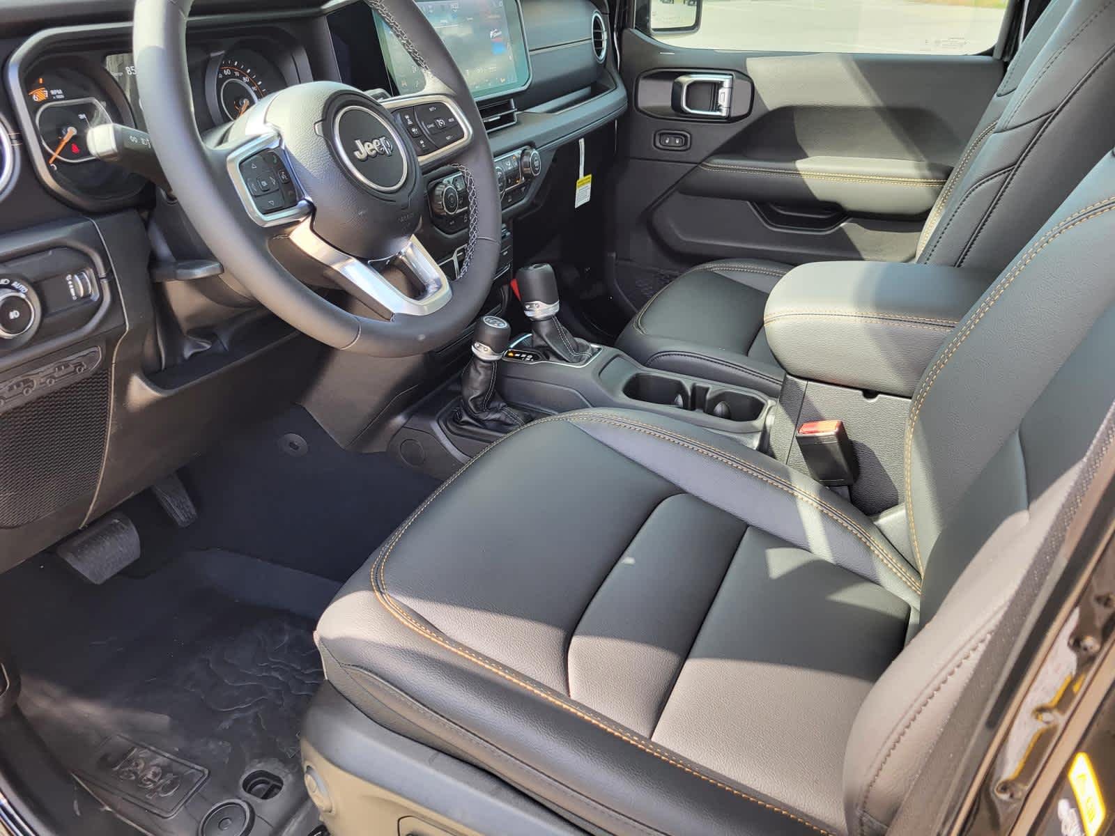 2025 Jeep Wrangler 4-Door Sahara - Photo 14