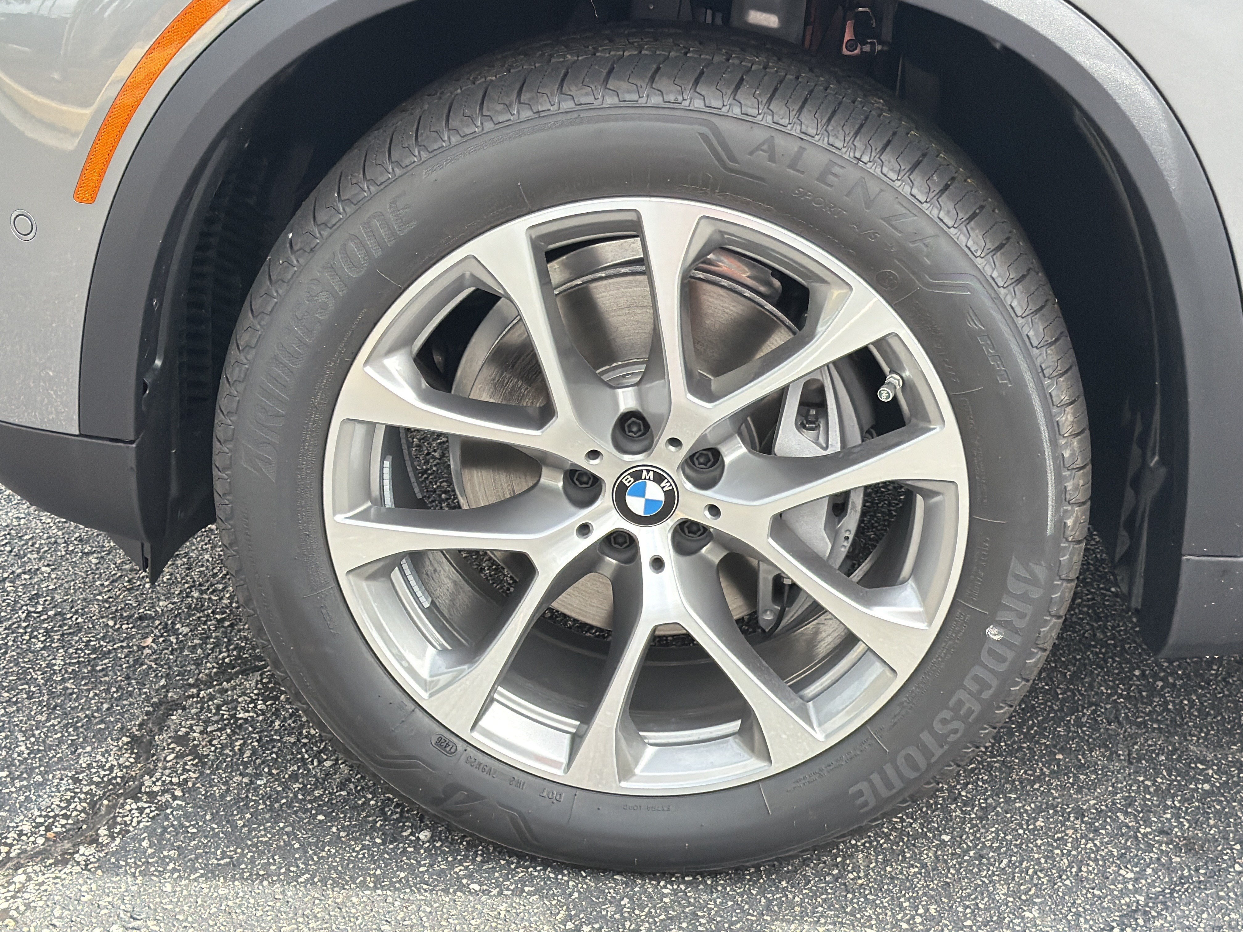 New 2026 Skyscraper Grey Metallic BMW sDrive40i image 30