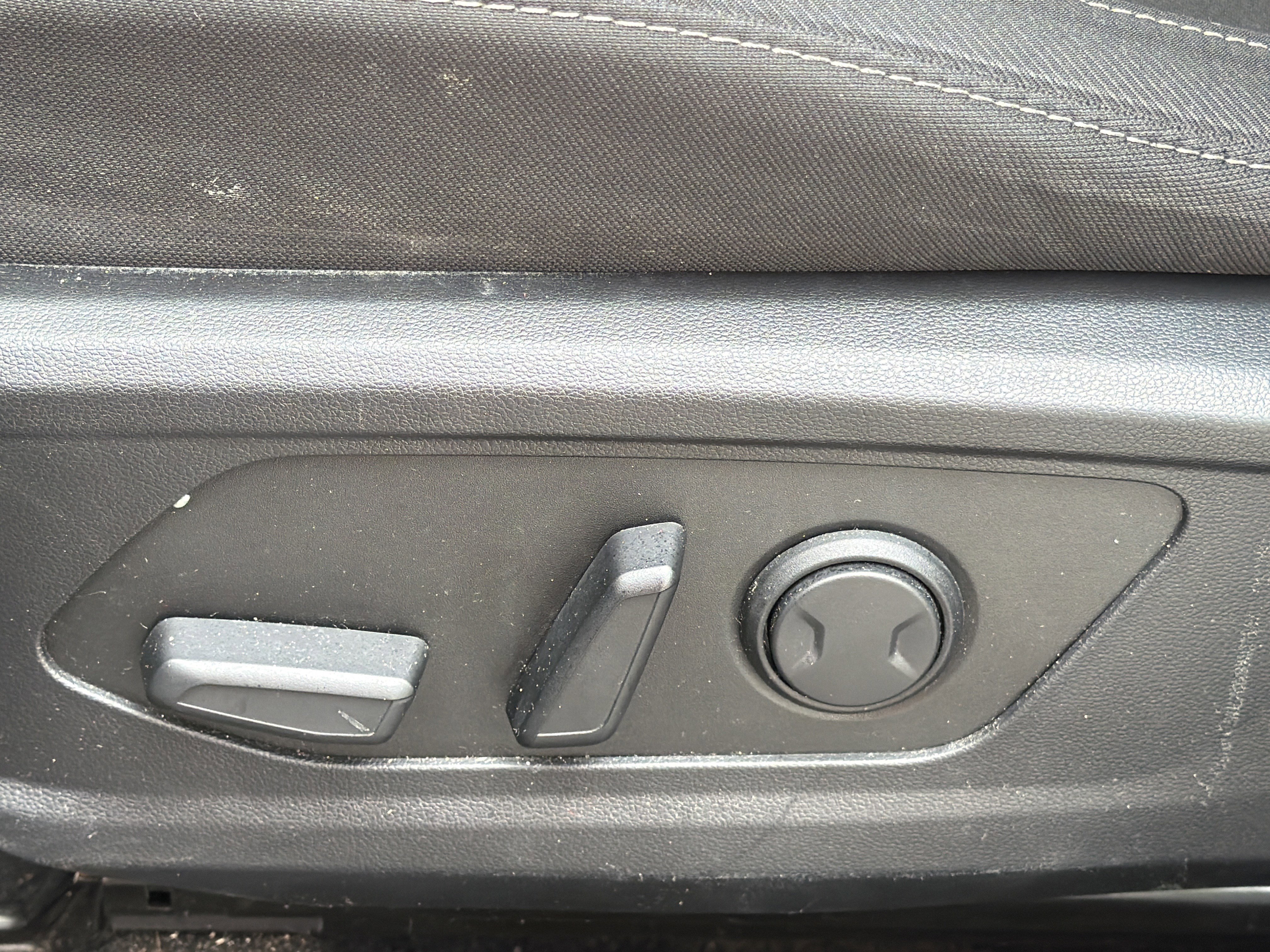 Used 2024 Dark Gray Metallic Hyundai SEL image 15