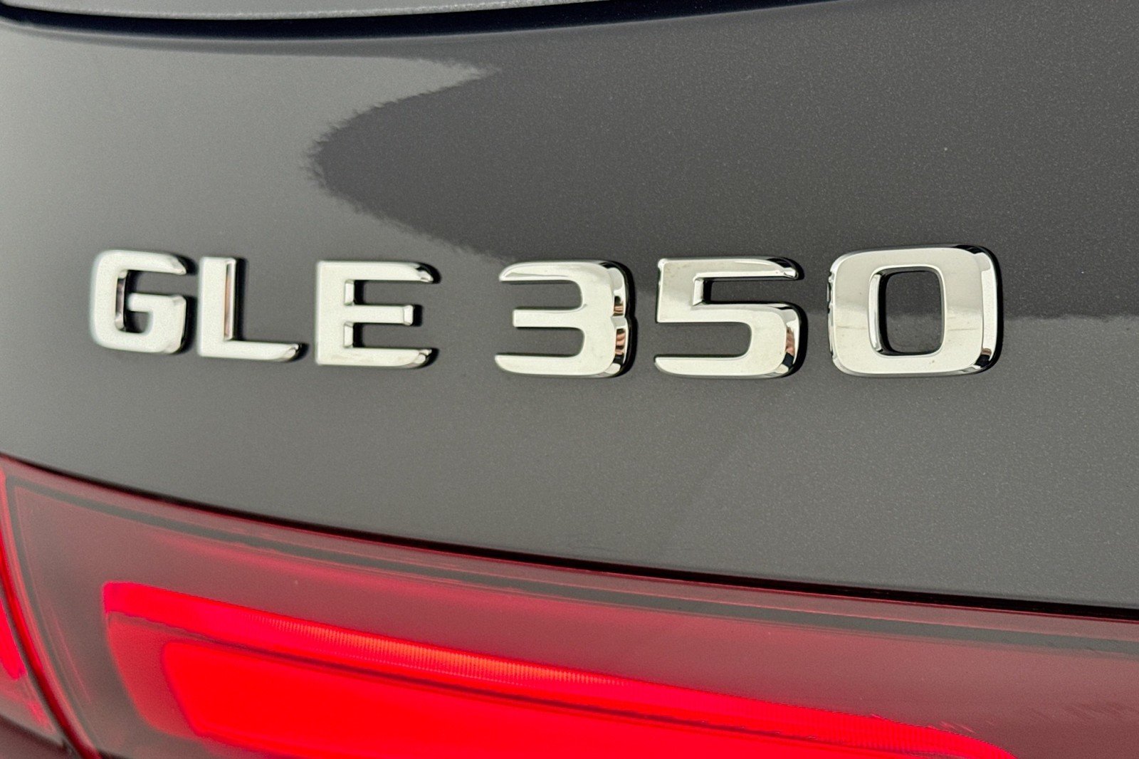 New 2026 Obsidian Black Metallic Mercedes-Benz GLE 350 4MATIC® SUV image 4
