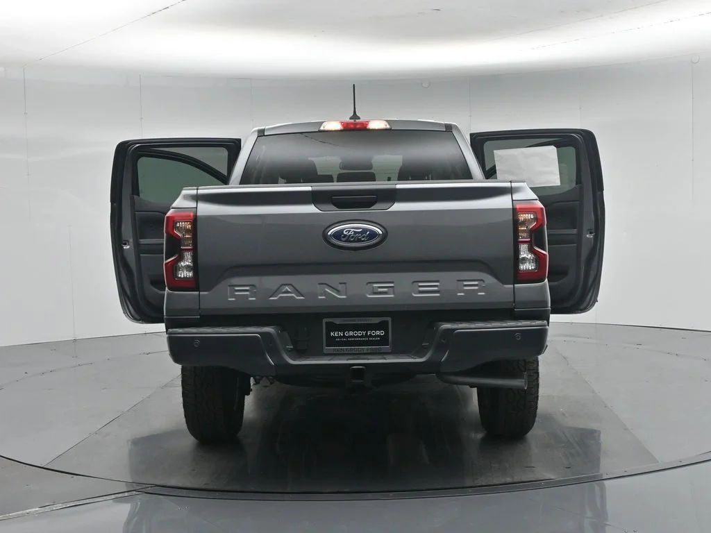 New 2026 Carbonized Gray Metallic Ford XLT image 30