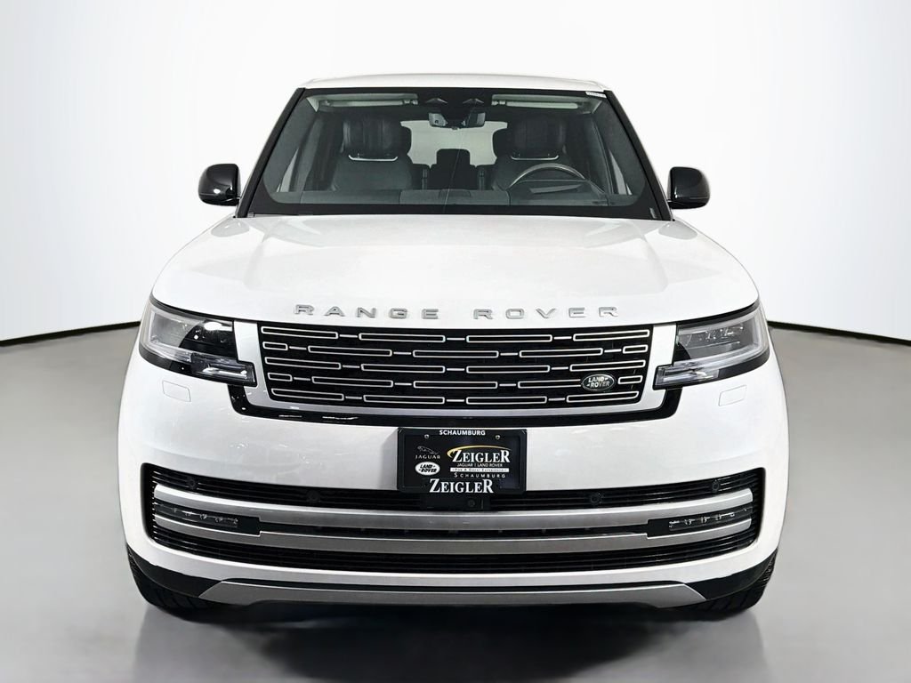Used 2025 Ostuni Pearl Wht Prem Met Land Rover Autobiography image 2