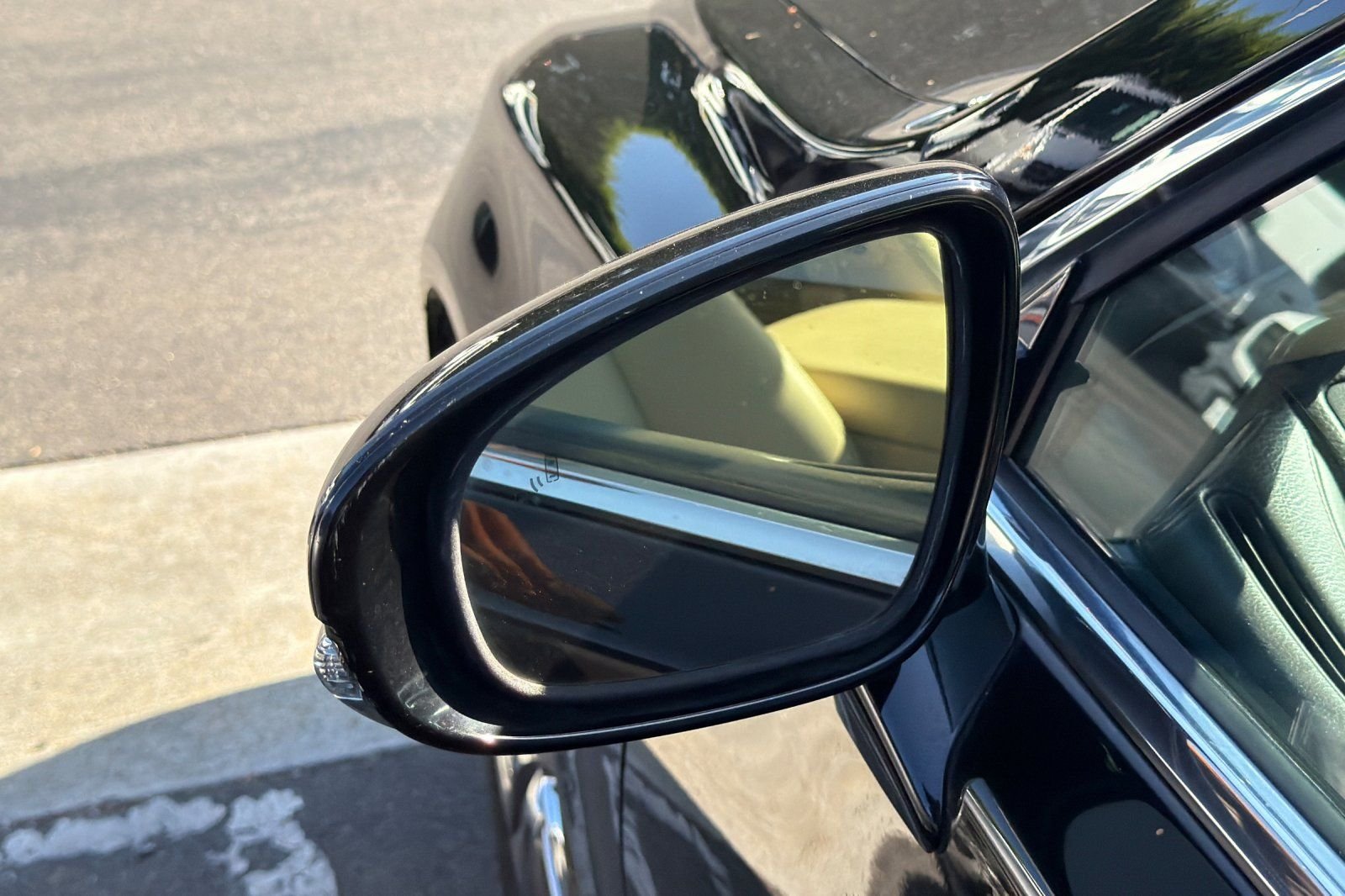 Used 2015 Black Lexus 460 image 16