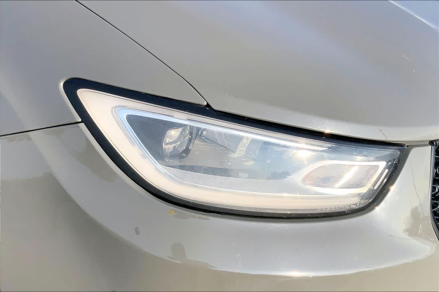 Used 2021 Ceramic Gray Clearcoat Chrysler Touring L image 24