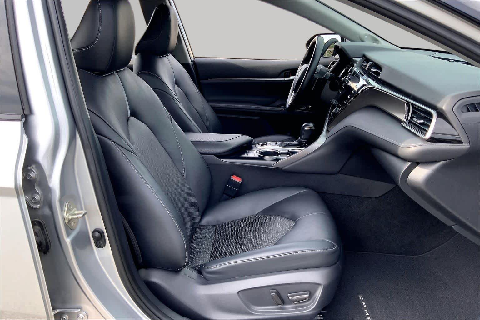 Used 2019 Celestial Silver/Midnight Black Metallic Toyota XSE image 9