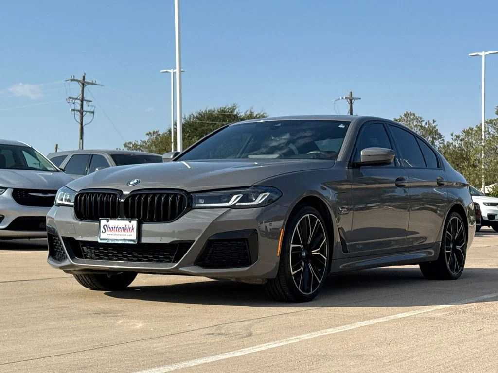 Used 2022 Gray BMW 530e iPerformance image 3