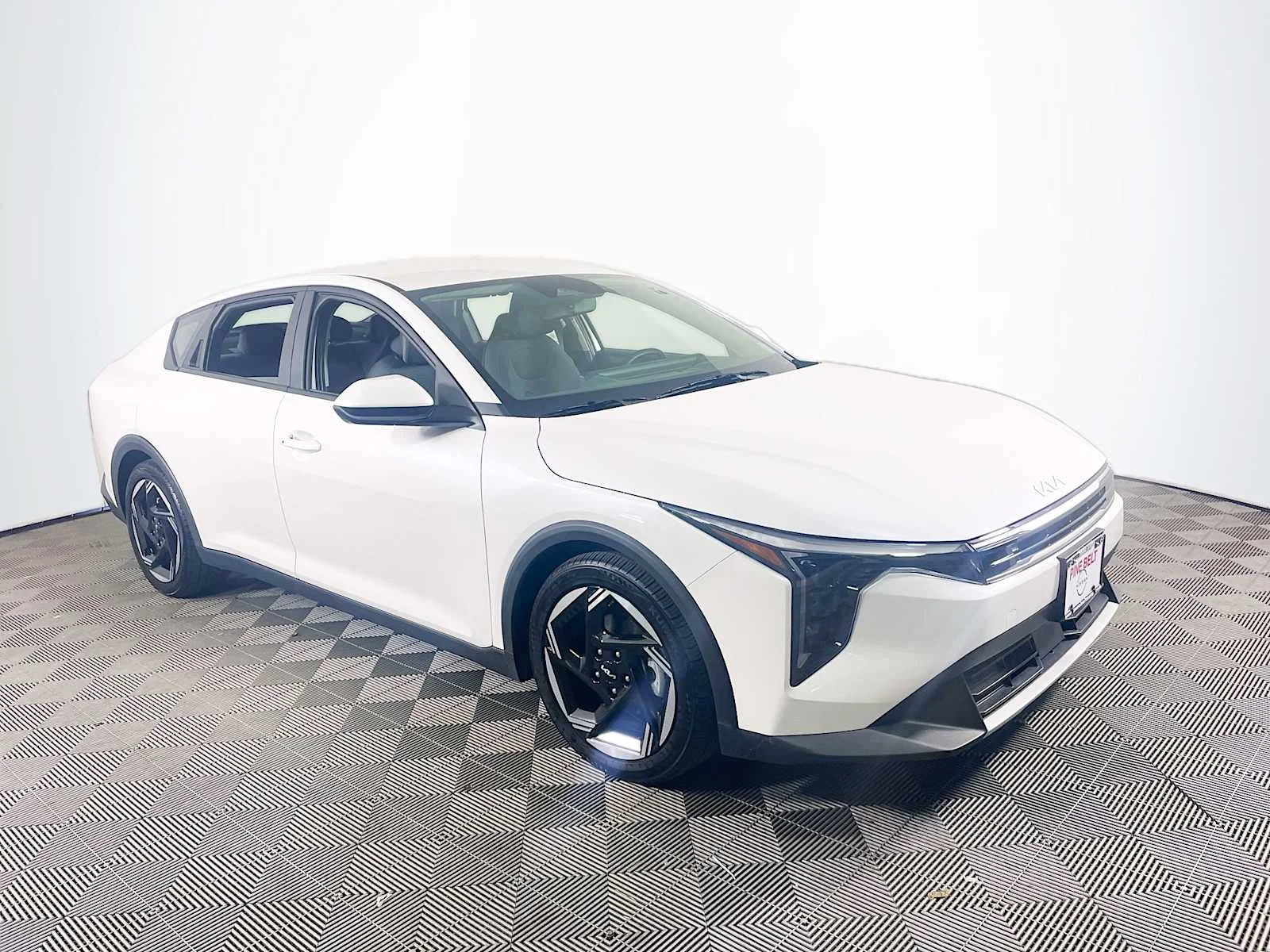 Used 2025 Snow White Pearl Kia EX image 3
