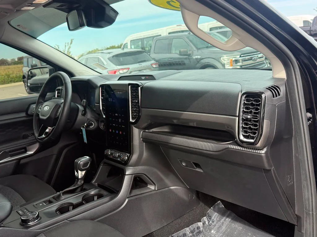Used 2025 Black Ford XLT image 24