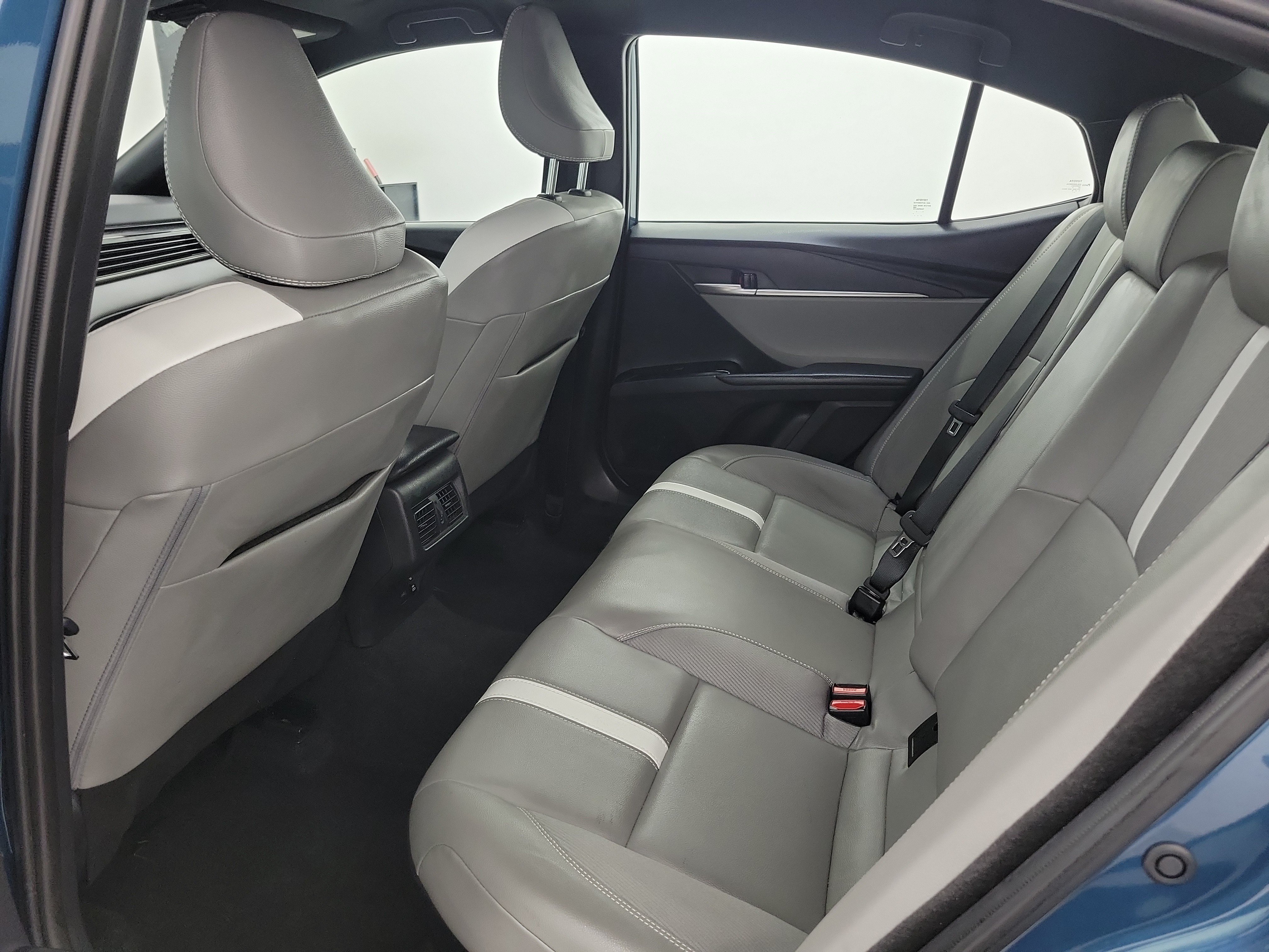 Certified Used 2025 Ocean Gem Toyota SE image 14