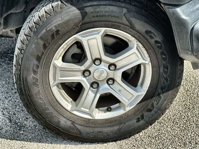 Used 2020 Silver Jeep Unlimited Sport S image 10