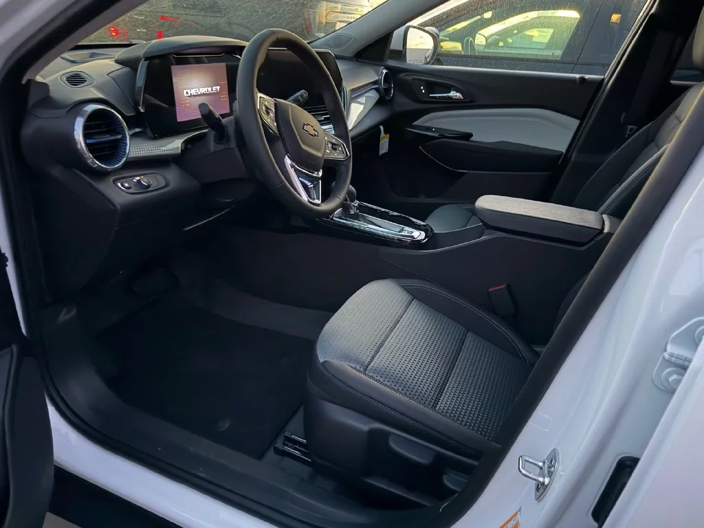 New 2026 Summit White Chevrolet LT image 7