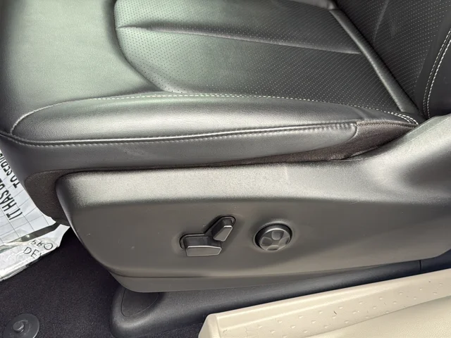 Used 2024 White Chrysler Touring L image 18