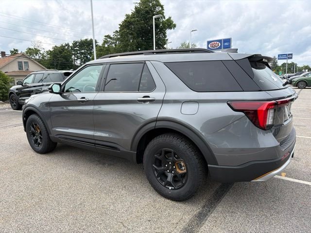 New 2026 Carbonized Gray Metallic Ford Tremor® image 5