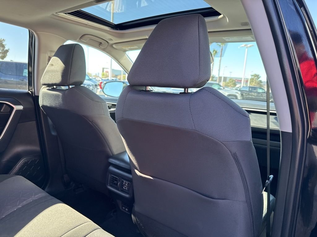 2025 Toyota RAV4 XLE - Photo 24