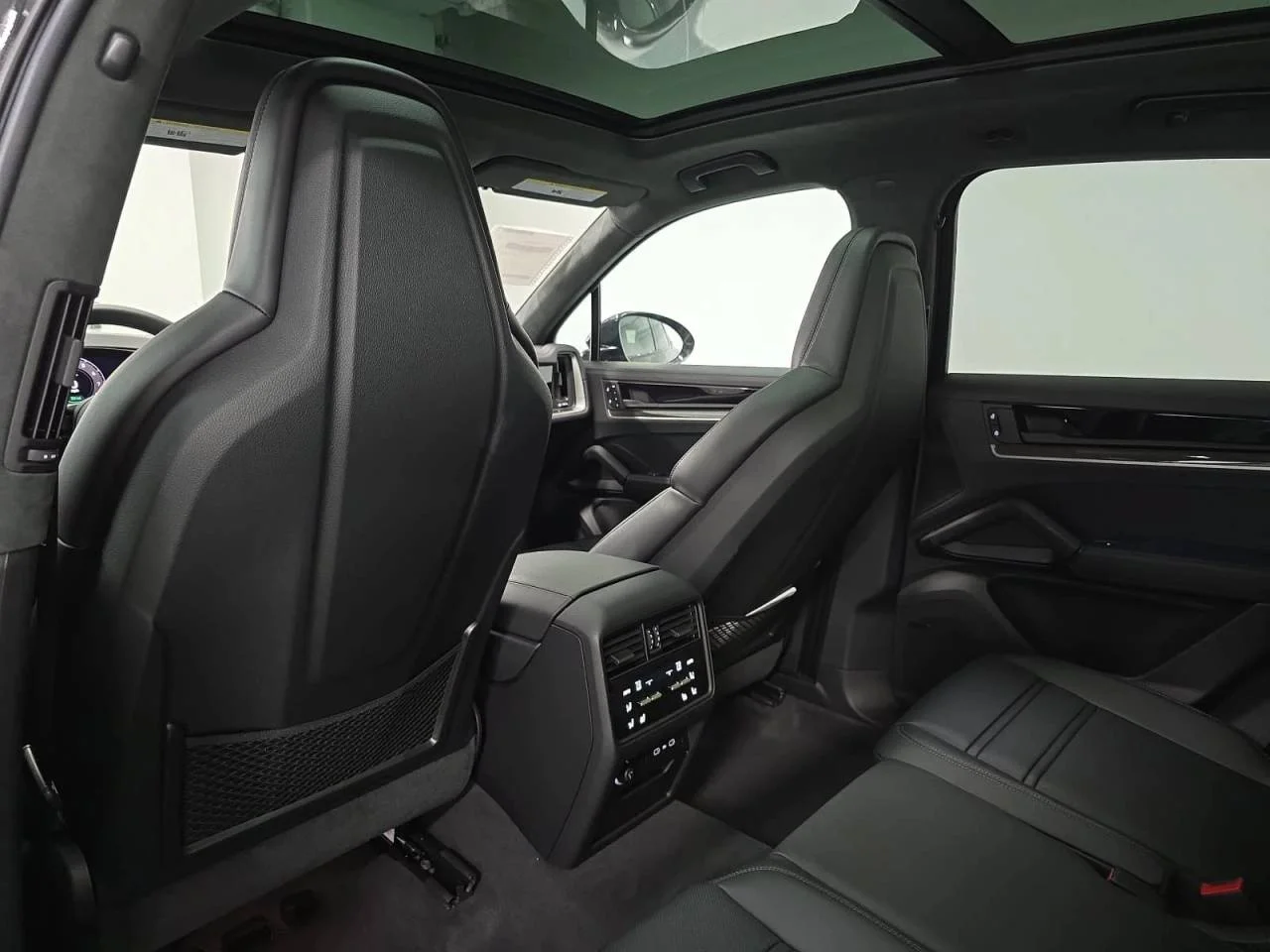 New 2026 Chromite Black Metallic Porsche Turbo E-Hybrid image 28