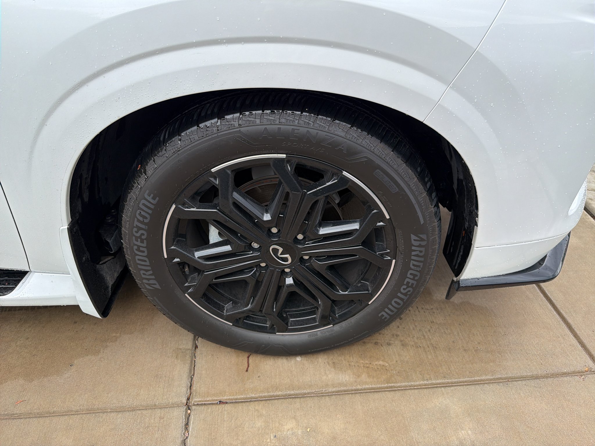 Used 2026 Radiant White INFINITI SPORT image 4