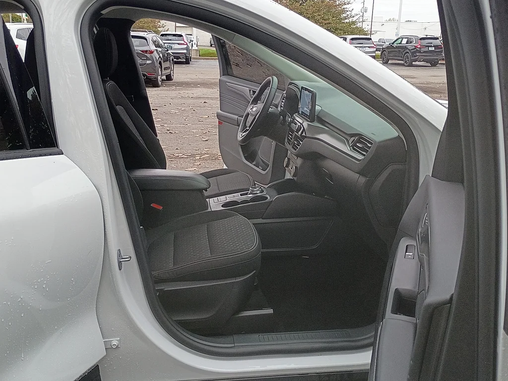 Used 2025 Oxford White Ford Active image 15