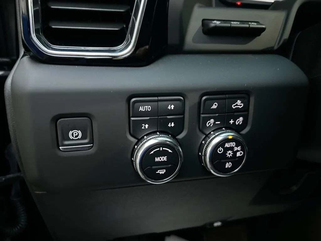 Used 2024 Onyx Black GMC Denali image 22