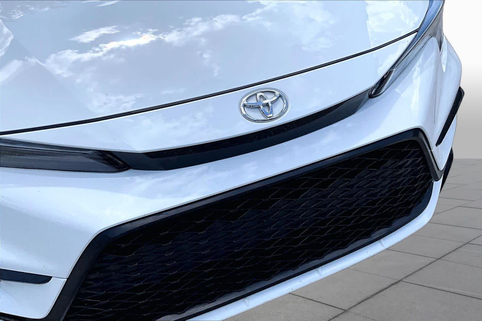 Used 2024 Ice Cap Toyota SE image 30