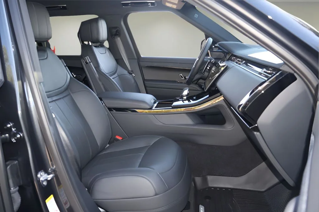 New 2026 Carpathian Grey Land Rover Dynamic SE image 17