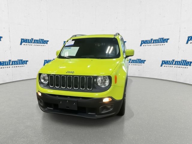 Used 2017 Hypergreen Clearcoat Jeep Latitude image 4