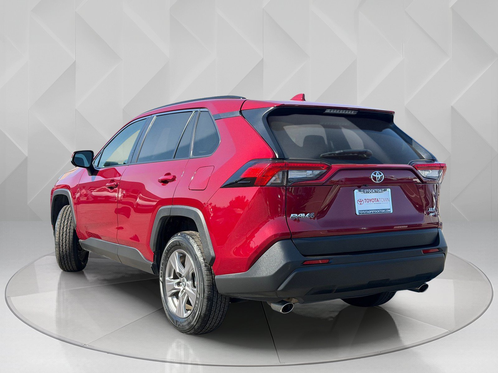 Certified Used 2025 Ruby Flare Pearl Toyota XLE image 3