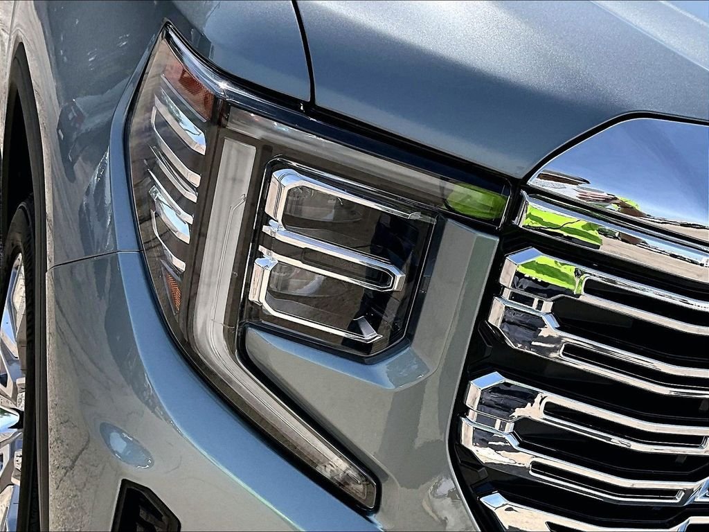 Used 2024 Silver GMC Denali image 33