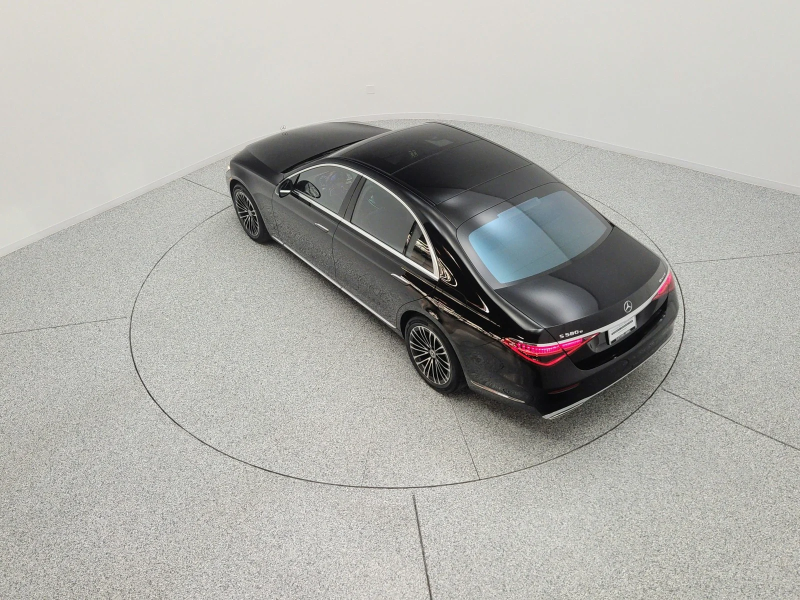 Used 2023 Obsidian Black Mercedes-Benz S 580e 4MATIC® Sedan image 15