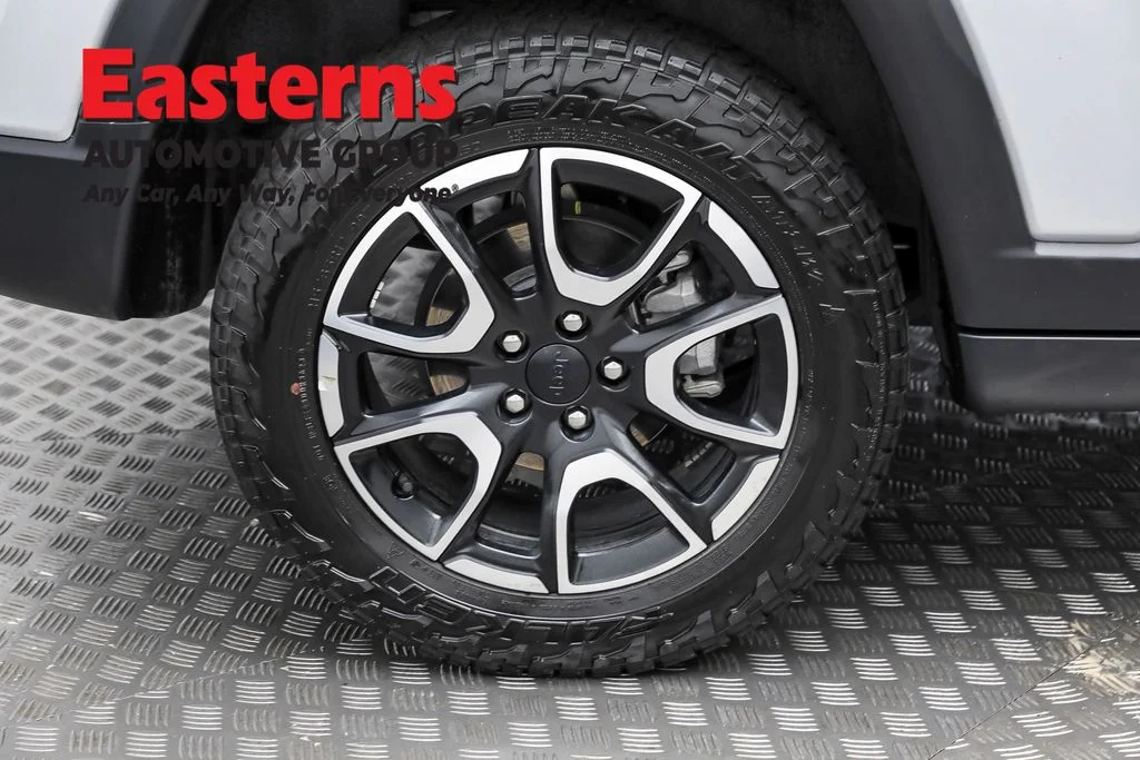 Used 2024 Silver Jeep Trailhawk image 29