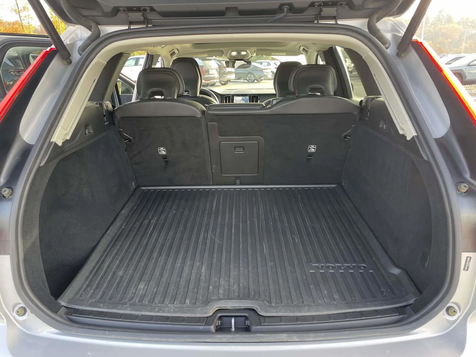 Used 2025 Silver Dawn Metallic Volvo Core image 31