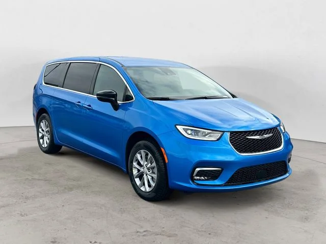 New 2026 Hydro Blue Pearl-Coat Exterior Paint Chrysler Select image 7
