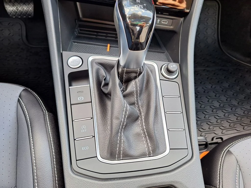 New 2026 Black Volkswagen 1.5T SE image 17