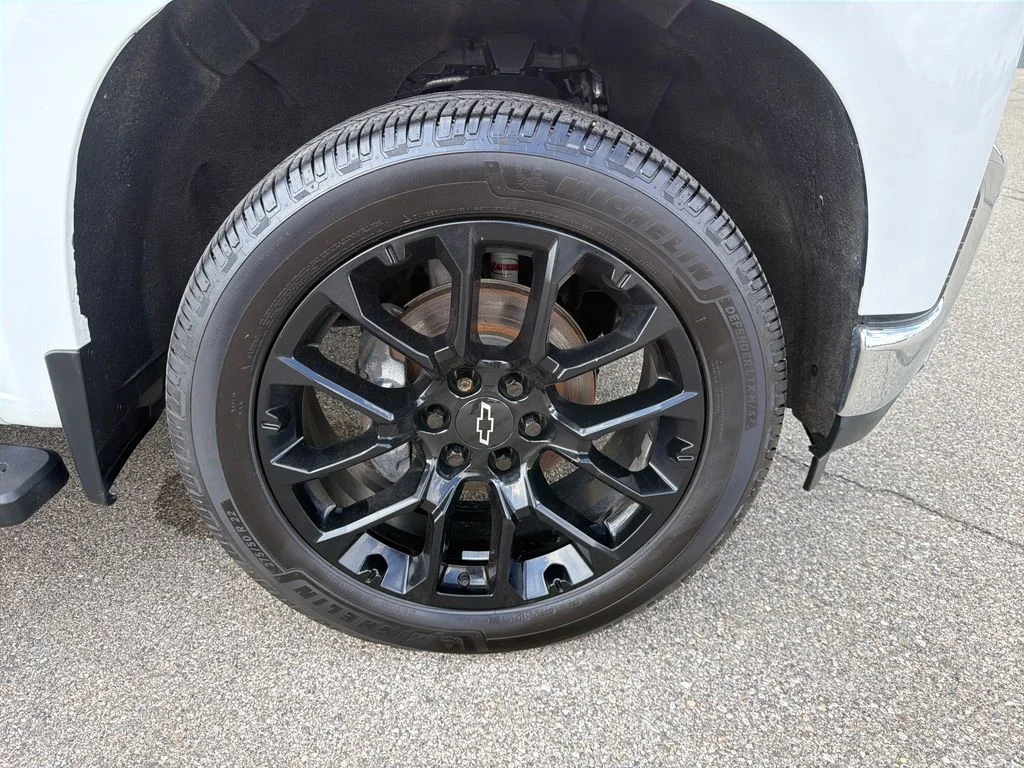 Used 2021 White Chevrolet LTZ image 10