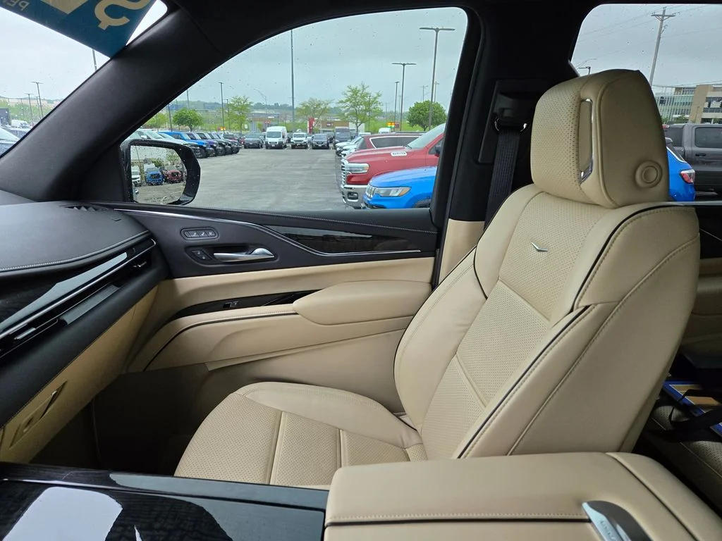 Used 2023 Black Cadillac Premium Luxury image 27