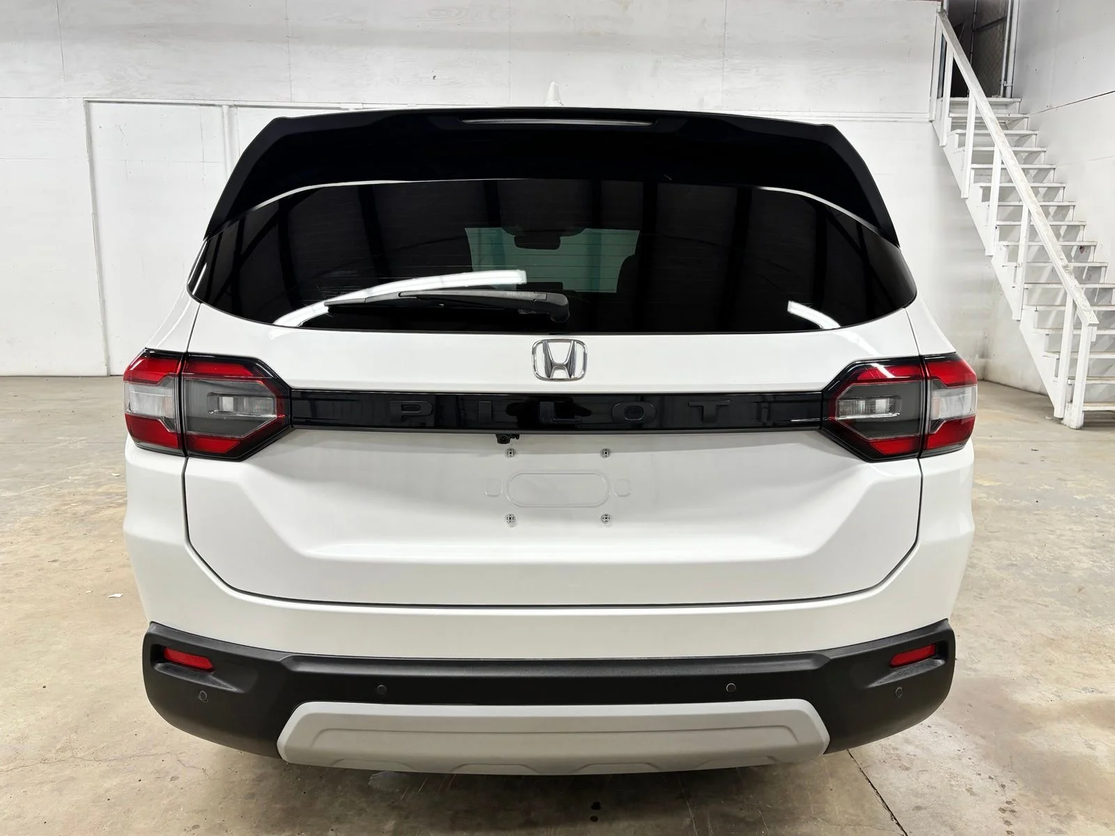 Used 2024 Gray Honda EX-L image 6