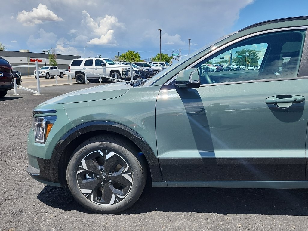 Used 2023 Cityscape Green Kia Wind image 10