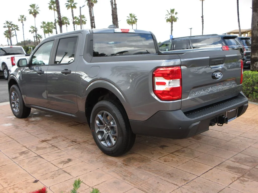 New 2026 Carbonized Gray Metallic Ford XLT image 2