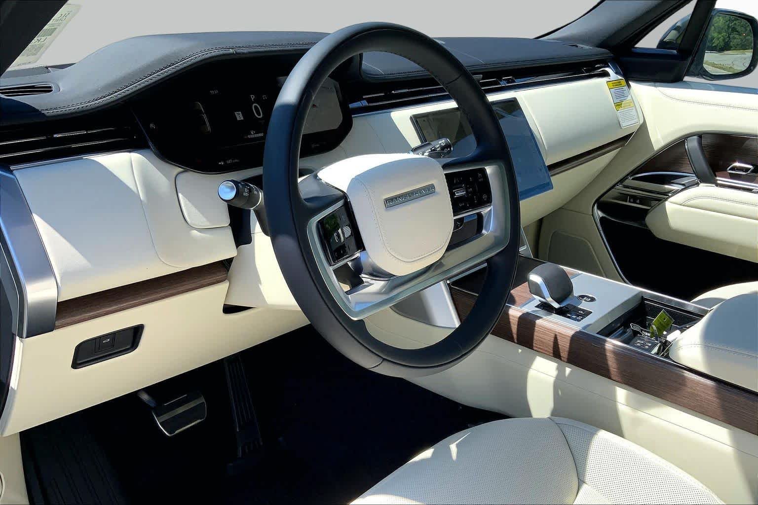 New 2026 Fuji White Land Rover SE image 8
