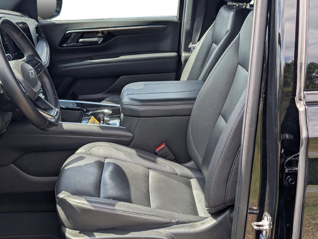 Used 2025 Black Chevrolet Z71 image 11