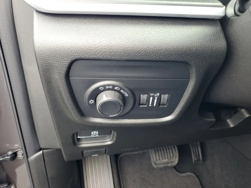New 2025 Baltic Gray Metallic Clear-Coat Exterior Paint Jeep Altitude X image 11