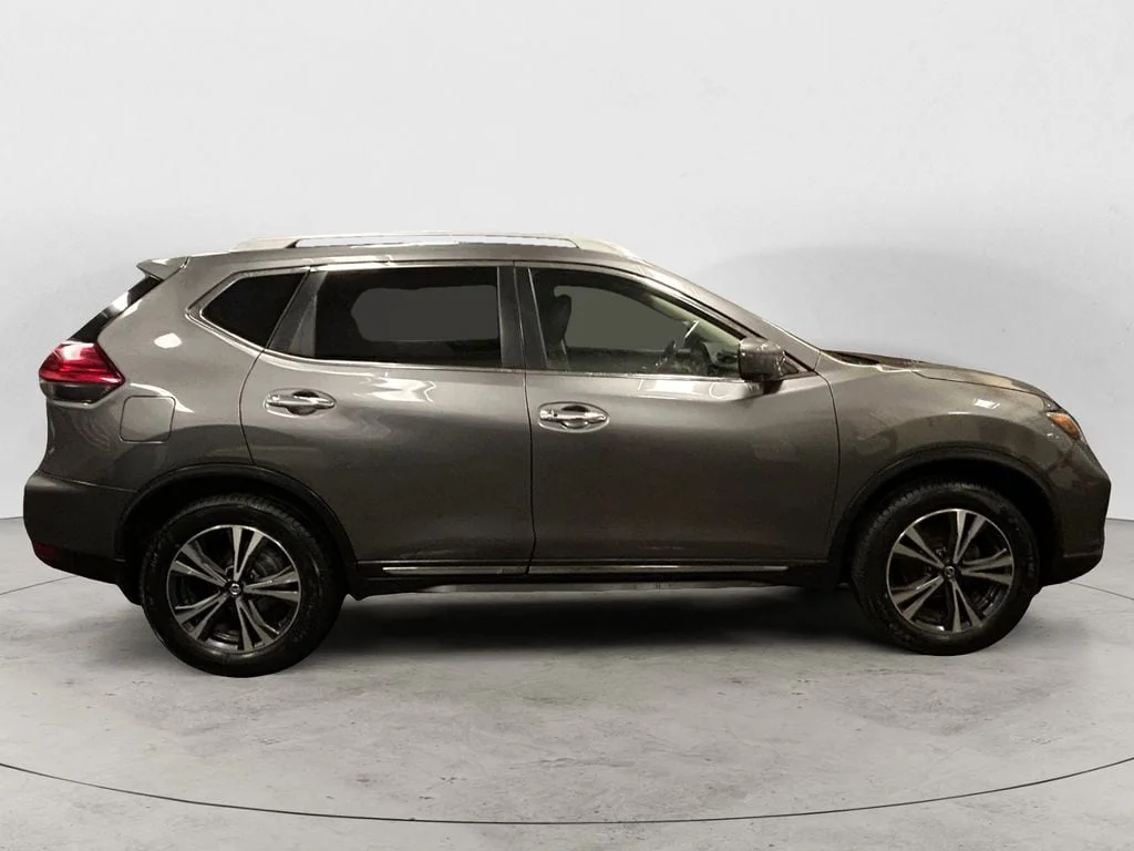 Used 2017 Gun Metallic Nissan  image 7