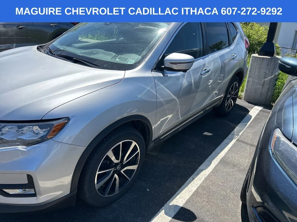 Used 2019 Silver Nissan SL image 6