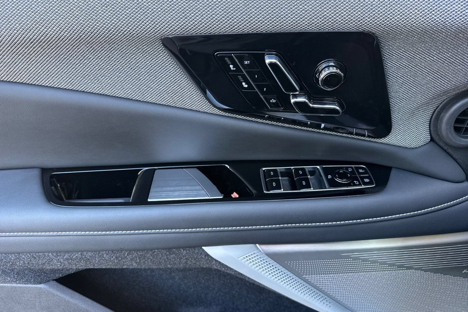 2027 Cadillac OPTIQ Luxury - Photo 11
