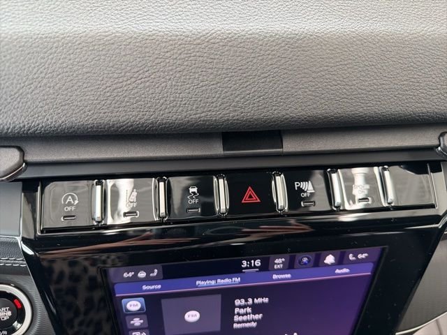 New 2026 Velvet Red Pearl-Coat Exterior Paint Jeep Laredo image 22