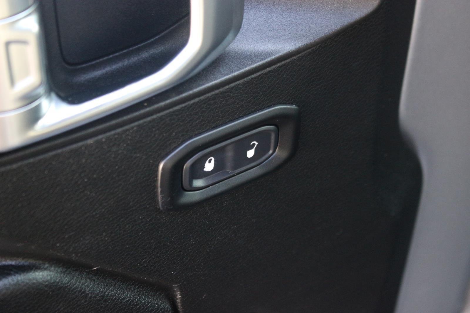 Used 2020 Silver Jeep Sport S image 14