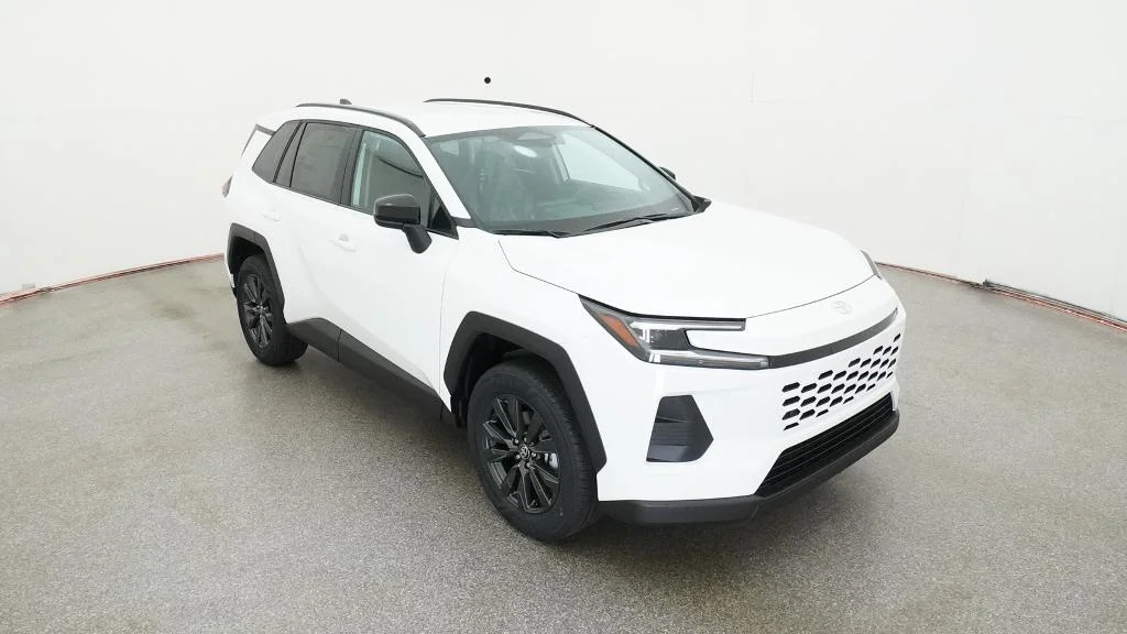 New 2026 Ice Cap Toyota XLE Premium image 10
